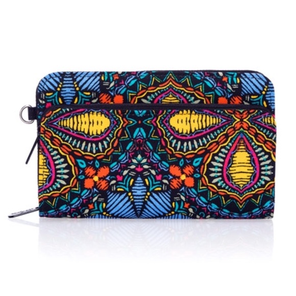 thirty-one Accessories - Thirty One Perfect Cents Wallet Stitched Medallion